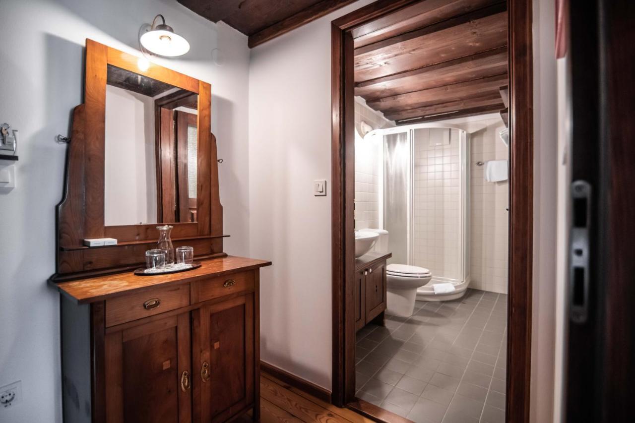Hotel Dvor Jezersek Brnik Церклье-на-Гореньскем Экстерьер фото