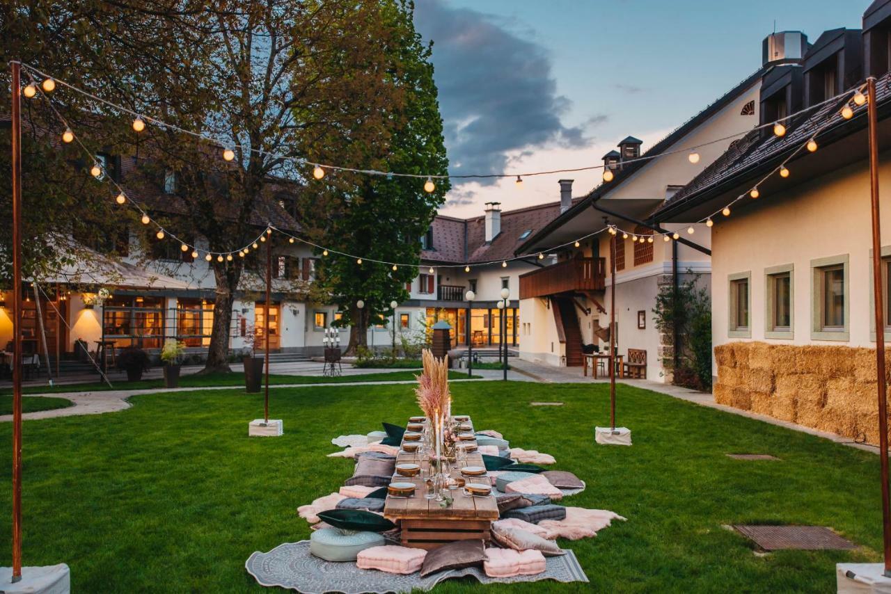 Hotel Dvor Jezersek Brnik Церклье-на-Гореньскем Экстерьер фото