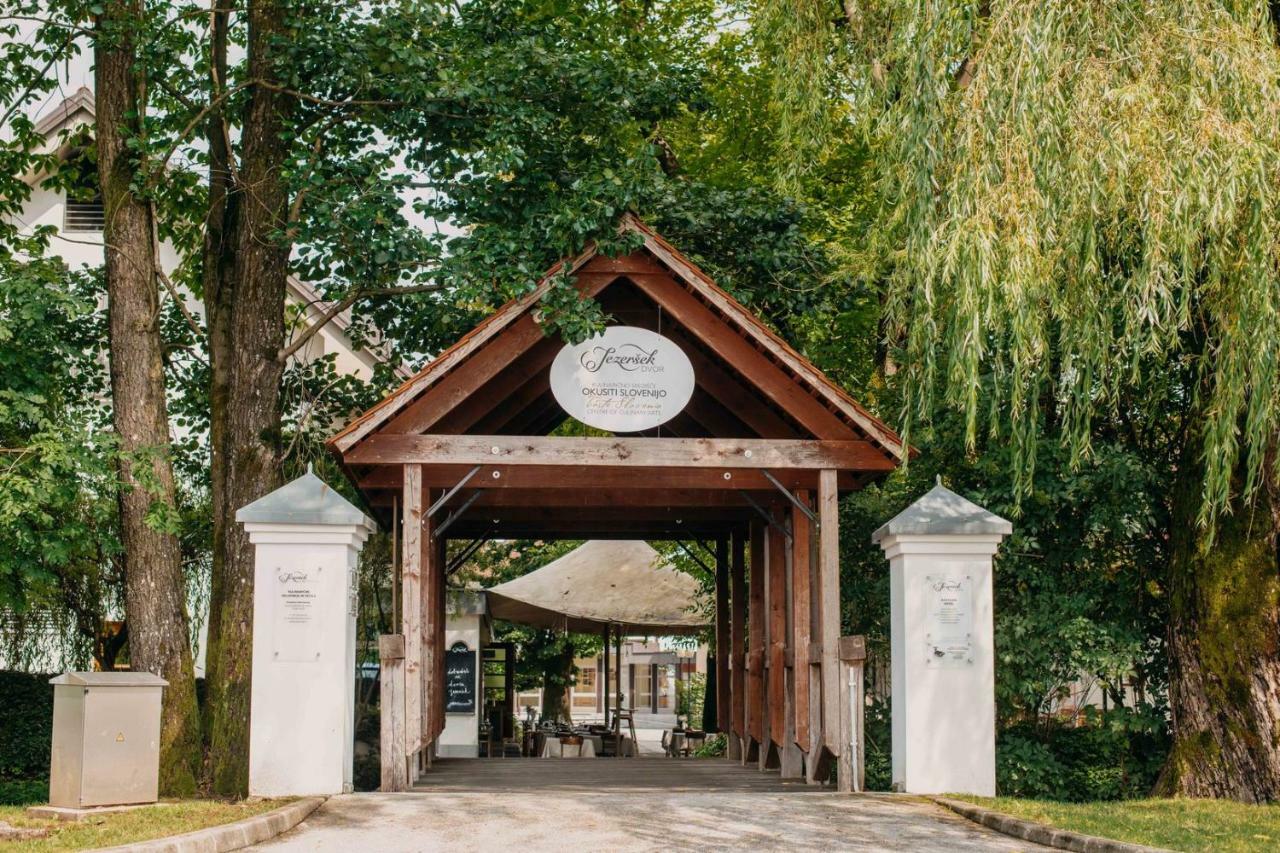 Hotel Dvor Jezersek Brnik Церклье-на-Гореньскем Экстерьер фото